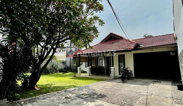 Rumah 1 lantai harga hitung tanah halaman luas di Kemang Jakarta 1