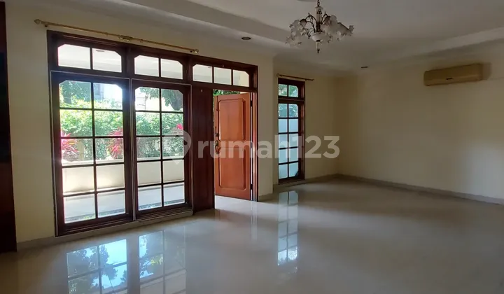 Old house ready to occupy, South facing, attractive price in Pondok Indah 2
