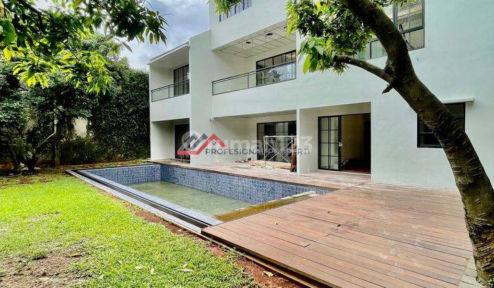 Rumah model Classic halaman luas ada kolam renang Kebayoran Baru 2