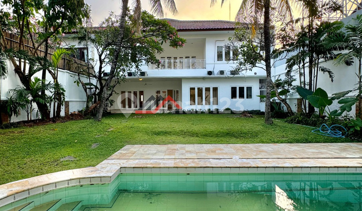 Rumah Mewah Halaman Luas Harga Menarik Di Kemang Jakarta Selatan