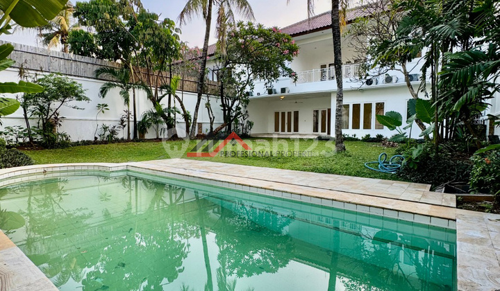 Rumah Mewah Halaman Luas Harga Menarik Di Kemang Jakarta Selatan 2