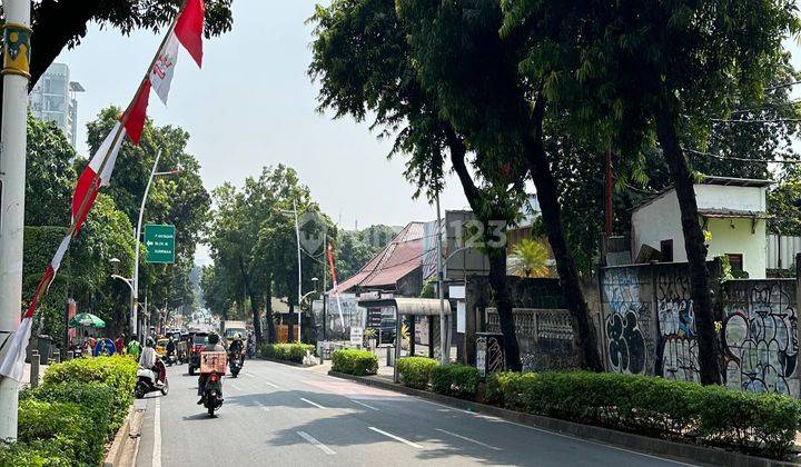 Tanah dan bangunan area Komersil lokasi premium di Kemang raya  1