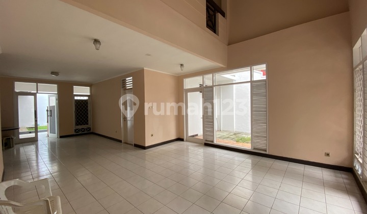 Rumah Lama Siap Huni Harga Menarik di Kebayoran Baru 2