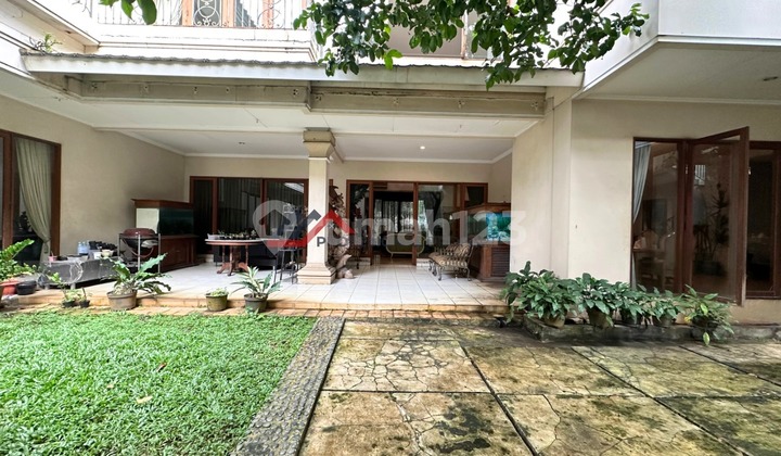 Rumah Halaman Luas Harga Mendekati NJOP di Pondok Indah Jakarta