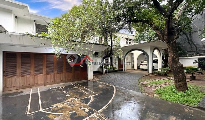 Rumah Halaman Luas Pinggir Jalan Harga Menarik di Pejaten Barat