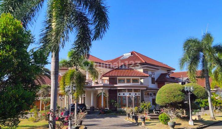 Rumah Mewah Siap Huni Dengan Halaman Luas 1