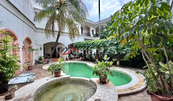 Luxury House Prime Location in Front of Pondok Indah Park