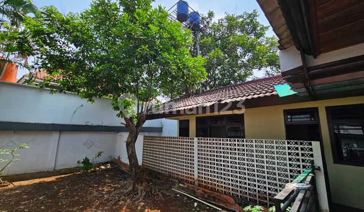 Rumah Disewakan Dengan Halaman Luas Di Cilandak 2