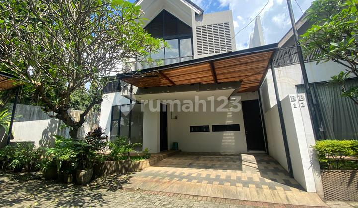 Ready-to-Occupy House in Strategic Kemang Area Ready-to-Occupy House in Strategic Kemang Area
