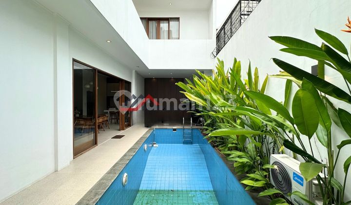 Modern Minimalist Design House with Private Pool in Jagakarsa, South Jakarta Modern Minimalist Design House with Private Pool in Jagakarsa, South Jakarta