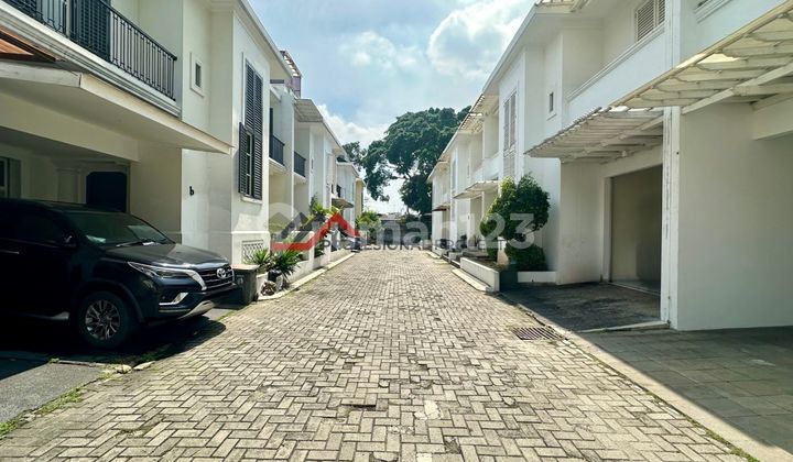 Rumah Siap huni dalam Town House Private Swimming Pool di Kemang Jakarta Selatan 2