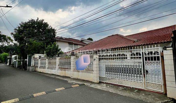 Rumah lama lokasi terbaik cocok untuk tempat tinggal dan invest. 1