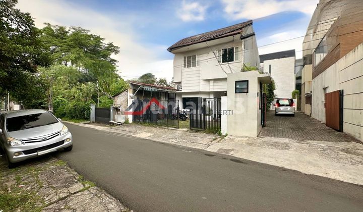 Very Strategic House in the Pejaten Kemang Business Area