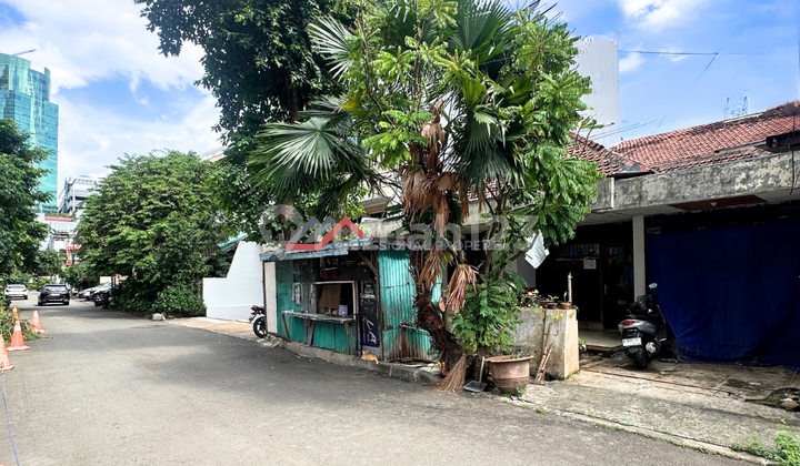 Rumah lama Hitung Tanah Lokasi di Segitiga emas Kuningan Jakarta Selatan