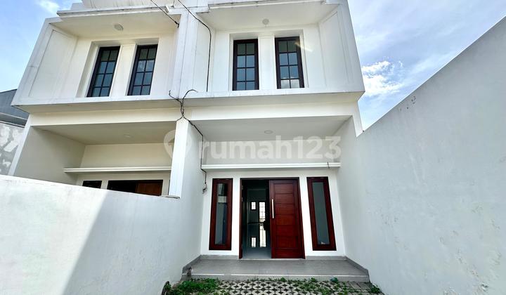 Shop House or House with Easy Access to SCBD & Kuningan, Ready to Occupy. Shop House or House with Easy Access to SCBD & Kuningan, Ready to Occupy.