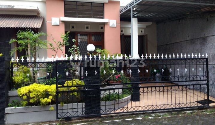 2-Story House in a Comfortable Hook 2