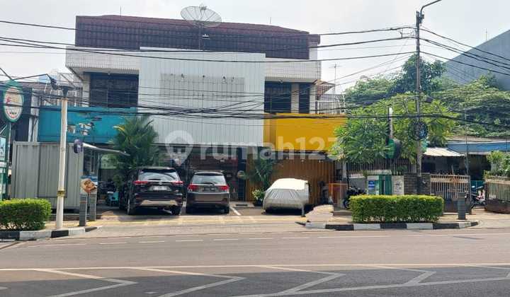 Ruko siap pakai daerah komersial Kebayoran Baru