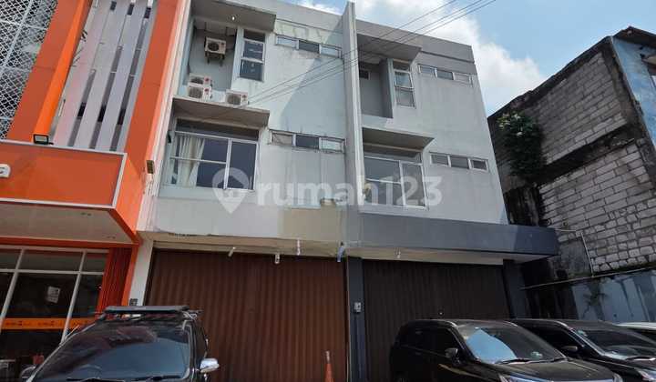 Strategic shop house ready for occupancy in Veteran, South Jakarta Strategic shop house ready for occupancy in Veteran, South Jakarta