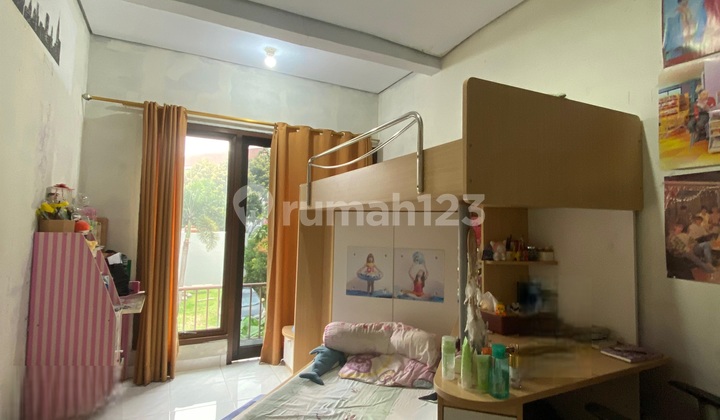 Ready-to-live house at an affordable price with a spacious garden in Bintaro. 2