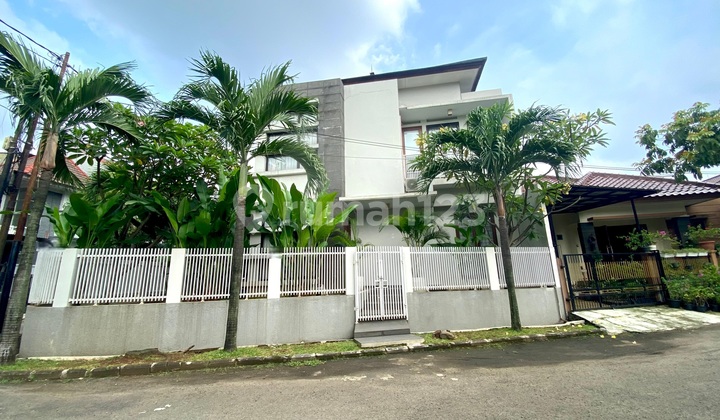 Rumah Cantik dengan Bangunan yang Kokoh di Bintaro Jaya