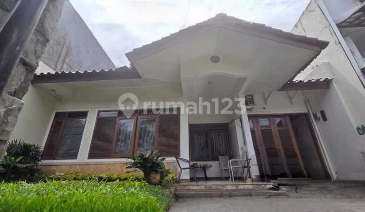 Rumah Nyaman dengan Lingkungan yang Asri di Bintaro Sektor 2 Rumah Nyaman dengan Lingkungan yang Asri di Bintaro Sektor 2