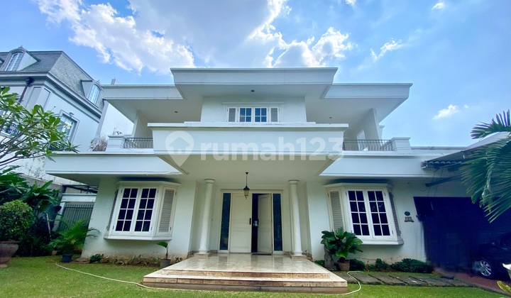 Rumah Mewah nan Megah di Jakarta Selatan