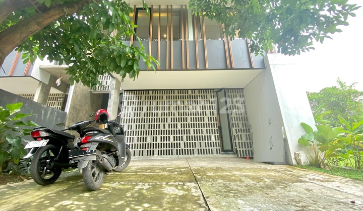 Beautiful house, ready to occupy in a housing complex in Bintaro.