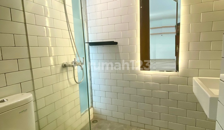 Beautiful house, ready to occupy in a housing complex in Bintaro. 2