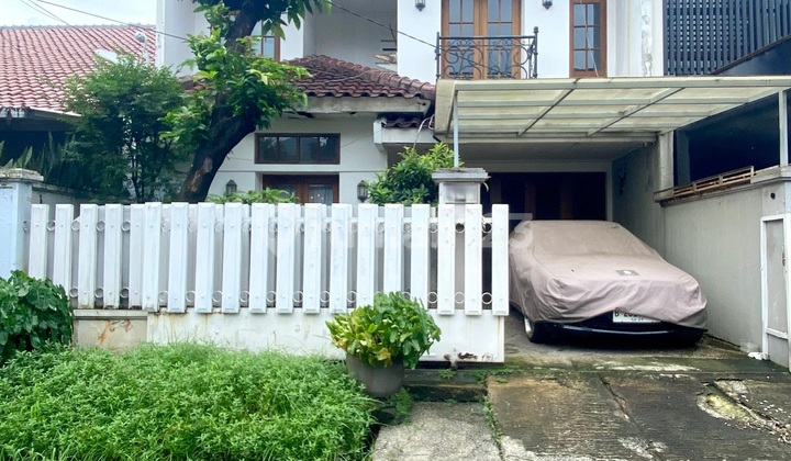 Comfortable and Strategic Residence in the Premium Area of South Jakarta 2