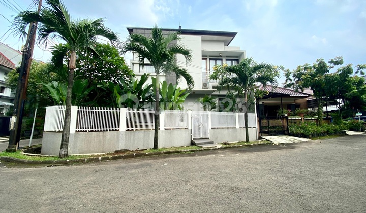 Rumah Cantik dengan Bangunan yang Kokoh di Bintaro Jaya