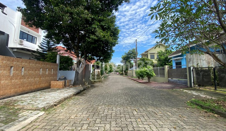 Comfortable, Strategic, and High Investment Value Residence in Ciputat 2