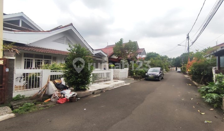 Rumah siap huni , bagus di Perumahan Strategis Karang Tengah, Ciledug 2