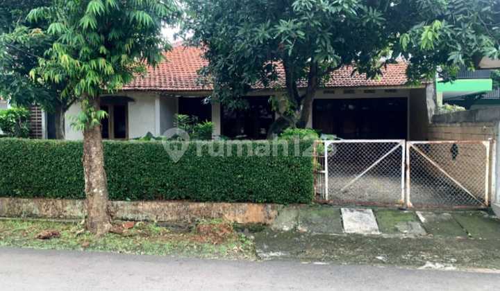 Old Single-Story House in Pesanggrahan - South Jakarta Old Single-Story House in Pesanggrahan - South Jakarta