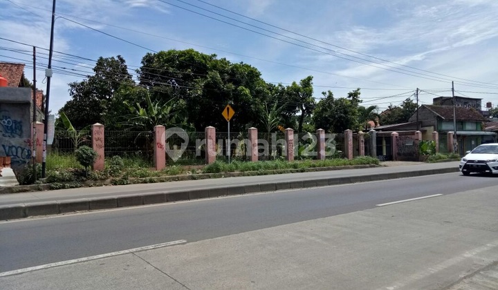 Tanah strategis dan siap bangun,sangat cocok utk bangunan komersil/perumahan/gudang,terletak dipinggir jalan Raya Parung Bogor. 