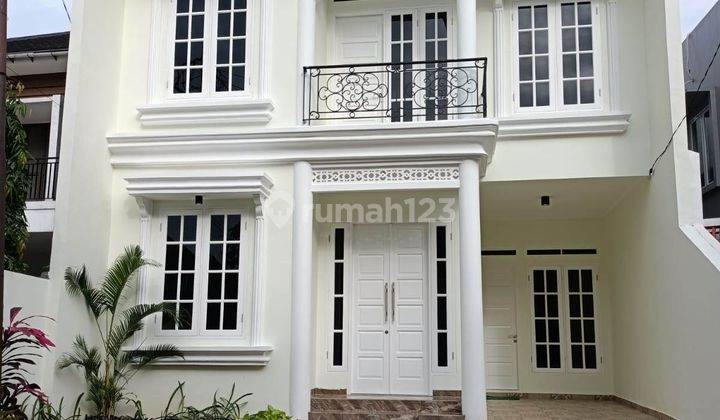 Rumah bagus bangunan baru Nyaman dekat St Pondok Ranji di Bintaro.  1