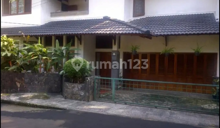 Rumah bagus 2 Lantai, 300m Mesjid dalam Cluster di Bintaro Sektor 9. Rumah bagus 2 Lantai, 300m Mesjid dalam Cluster di Bintaro Sektor 9.