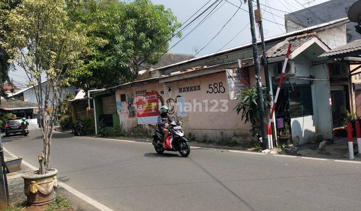 Rumah Tua di Tengah Kota Daerah Perkantoran 1