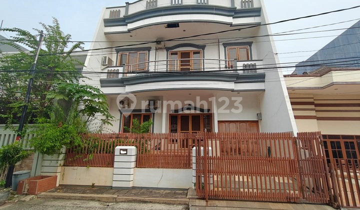FOR SALE SUNTER AGUNG HOUSE 180m2 NORTH FACING, COMFORTABLE, 2 FLOORS, CODE RF