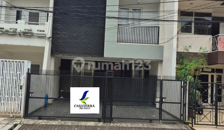 Sunter Agung House 102M2 Facing North, 3 Floors, Comfortable, Code Ye