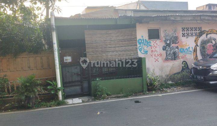 Rumah Tua di Tengah Kota Daerah Perkantoran 2