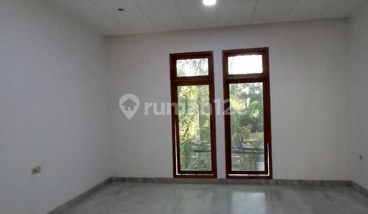 KELAPA GADING HOUSE 750m2 GOOD LOCATION, MAIN ROAD FRONTAGE, RENTAL 450 MILLION/YEAR, CODE YE 2