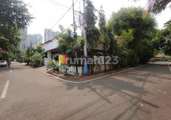 Very Strategic Hook House in Cempaka Putih Central, Central Jakarta 2