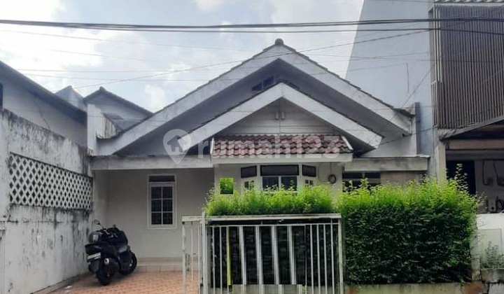 Neat 1-Story House, 120M² Area, in the Central Business District of Bintaro Jaya Sector 5 Neat 1-Story House, 120M² Area, in the Central Business District of Bintaro Jaya Sector 5