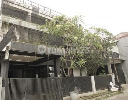 Sturdy 3.5-Story House In Bintaro 3A Area, Near Toll Access & Station