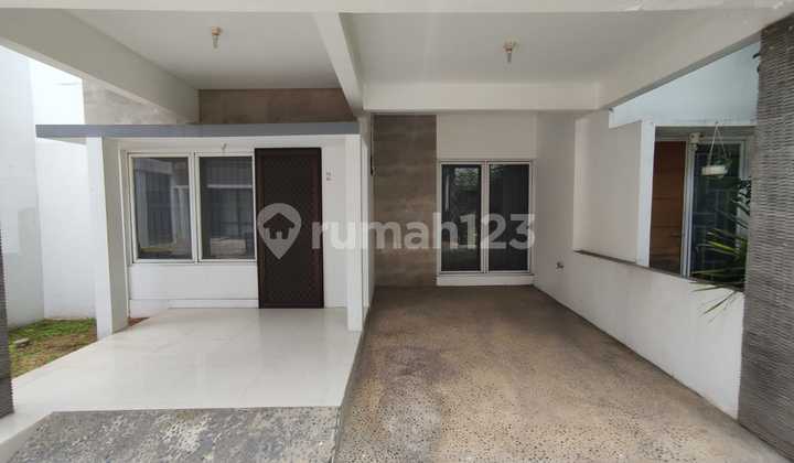 Nice, Minimalist House, Inside a Cluster in Jurang Mangu 2