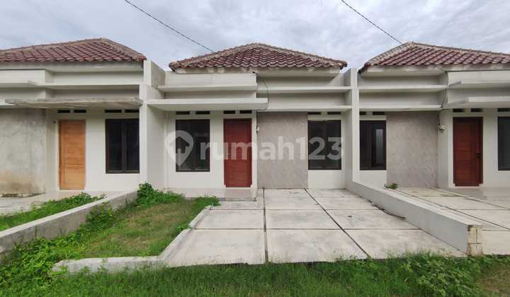 Rumah Minimalis, Brand New di Larangan