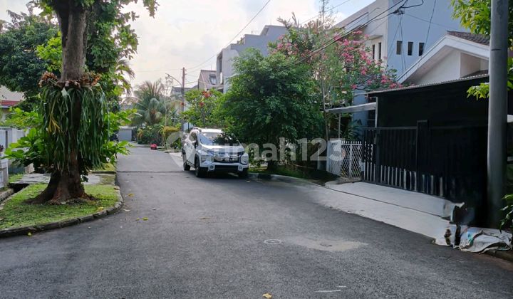 Rumah Murah Dalam Perumahan Depan Taman di Jakarta Selatan 2