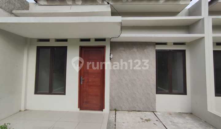 Rumah Minimalis, Brand New di Larangan 2