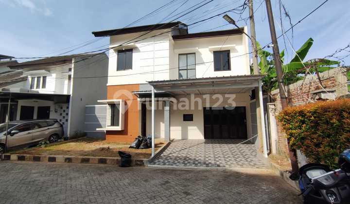 Rumah Sewa 2 Lantai Minimalis Modern Murah Tanah Luas di Bintaro