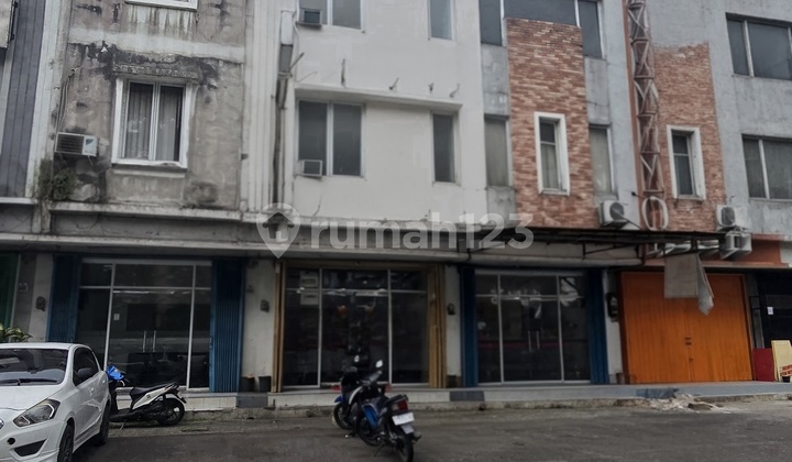 Shop House in Modernland Tangerang Facing Main Road 1